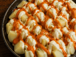 Patatas con All i Oli y Salsa Brava