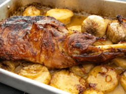Paletilla de Cordero al Horno con Guarnición(Ración)