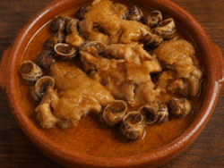Manitas de Cerdo con Caracoles