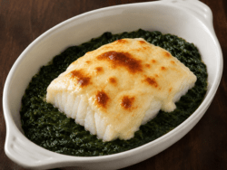 Bacalao con espinacas gratinado con all i oli
