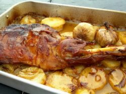 Paletilla de Cordero al Horno con Guarnición(Ración)