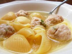 Sopa de galets y pilota