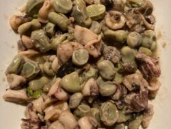 Habitas salteadas con chipirones